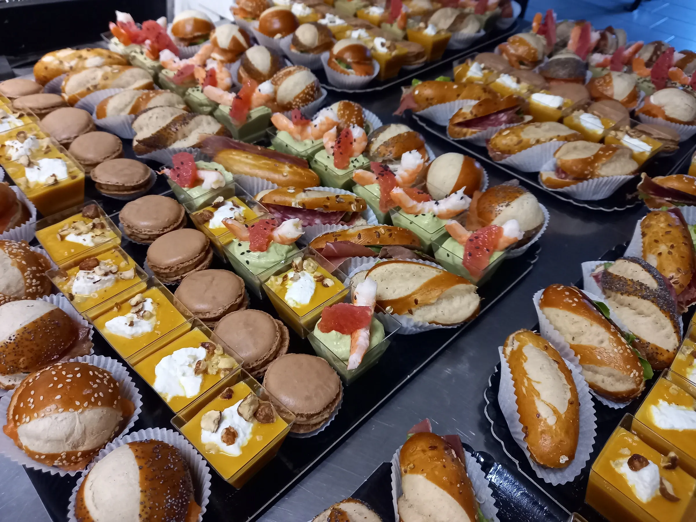 Plateau de réductions salées et sucrées préparé par L'Atelier